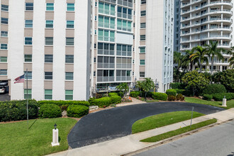 Regency House in Sarasota, FL - Foto de edificio - Building Photo