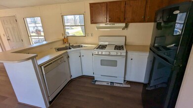 9 Boulder Dr in Milford, ME - Building Photo - Building Photo