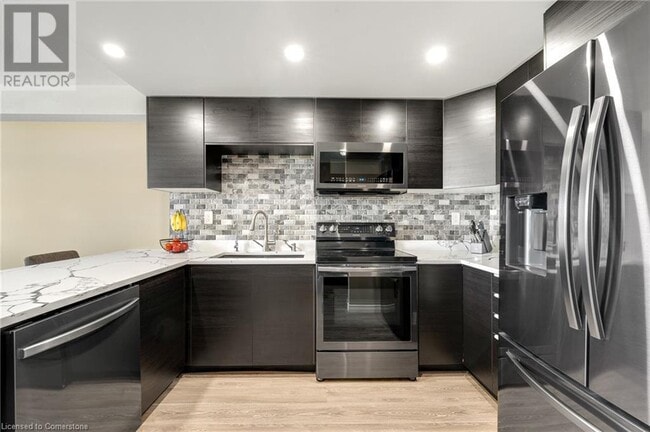 property at 18 Holborn Ct