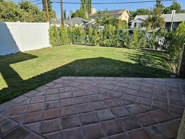 6527 Gaviota Ave, Unit 6527 in Van Nuys, CA - Foto de edificio - Building Photo
