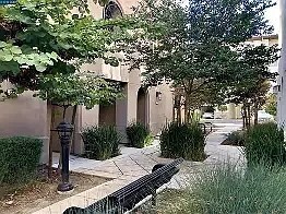 5218 S Esprit Loop in Dublin, CA - Foto de edificio