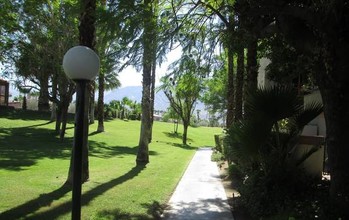 Park Apartments in Palm Springs, CA - Foto de edificio - Building Photo