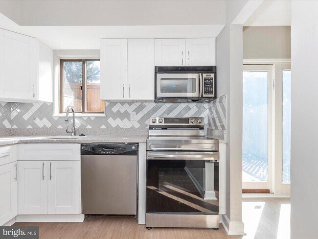 8855 Roll Right Ct in Columbia, MD - Building Photo - Building Photo
