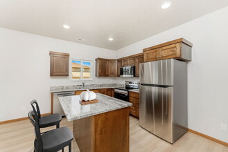Sundance Ridge Townhomes in Sioux Falls, SD - Building Photo - Building Photo
