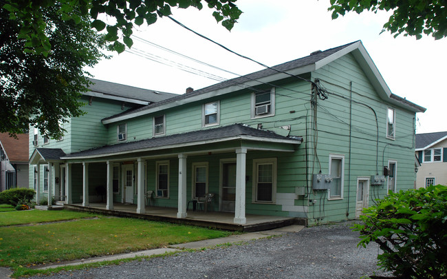 16 Genesee St in Camillus, NY - Foto de edificio - Building Photo