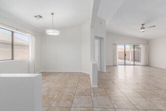 3510 E Marco Polo Rd in Phoenix, AZ - Foto de edificio - Building Photo