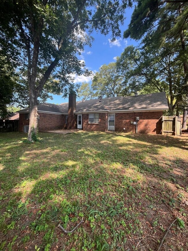 5245 Scrivener Dr in Memphis, TN - Building Photo - Building Photo
