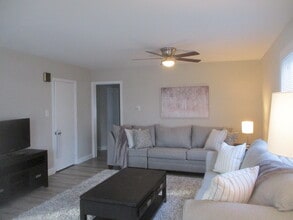 11 S Gladstone Ave, Unit 1st Floor in Margate City, NJ - Foto de edificio - Building Photo