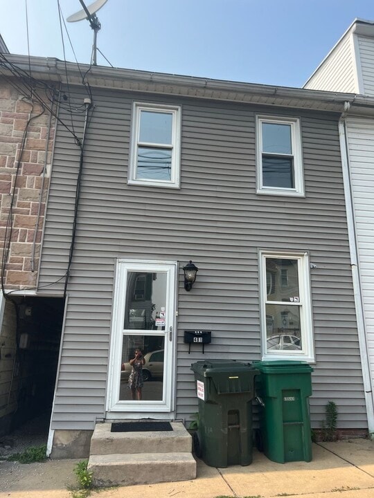 481 Manor St in Columbia, PA - Building Photo