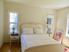 811 Linda Flora Dr in Los Angeles, CA - Building Photo - Building Photo