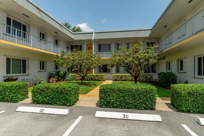 property at 3000 Lake Osborne Dr