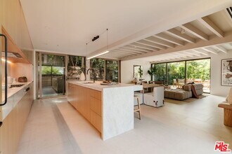 744 Amoroso Pl in Los Angeles, CA - Building Photo - Building Photo