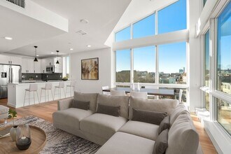 175 Gove St, Unit 5R in Boston, MA - Foto de edificio - Building Photo