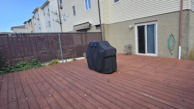 18 Columbus Dr in Bayonne, NJ - Building Photo - Building Photo