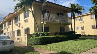 31 Menores Ave in Coral Gables, FL - Foto de edificio - Building Photo