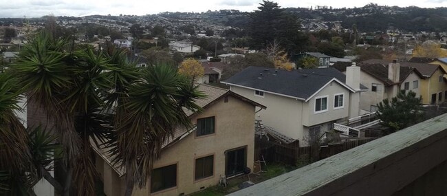 5215 Bayview Ave in Richmond, CA - Building Photo - Building Photo