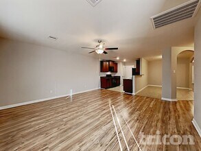 25040 Authors Dr in Magnolia, TX - Foto de edificio - Building Photo