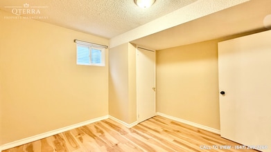 133 Shawnee Cir in Toronto, ON - Building Photo - Building Photo
