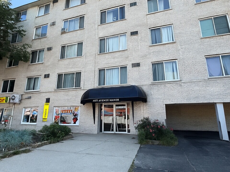 1227 S Harlem Ave in Berwyn, IL - Building Photo