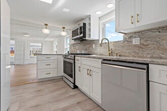 14 2nd Ave in Branford, CT - Building Photo - Building Photo