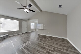 10723 Forest Leaf Dr in Sugar Land, TX - Building Photo - Building Photo