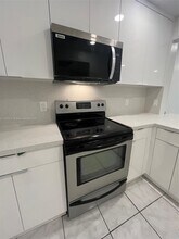 871 NE 207th Terrace in Miami, FL - Building Photo - Building Photo