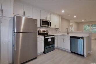 332 Woodbridge Dr in Ridge, NY - Building Photo - Building Photo