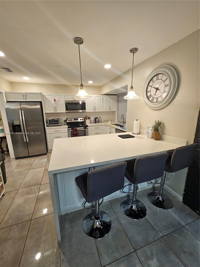 property at 609 S Crescent Dr