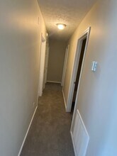 6614 Burlwood Dr in Louisville, KY - Building Photo - Building Photo