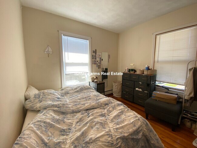 33 Stearns Ave, Unit B in Medford, MA - Building Photo - Building Photo