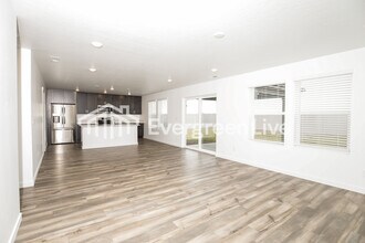 9312 W Happy Day Dr in Meridian, ID - Foto de edificio - Building Photo