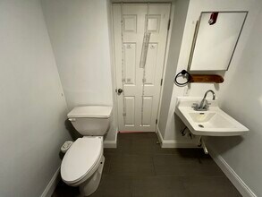 22 High St, Unit 11 in Medford, MA - Building Photo - Building Photo