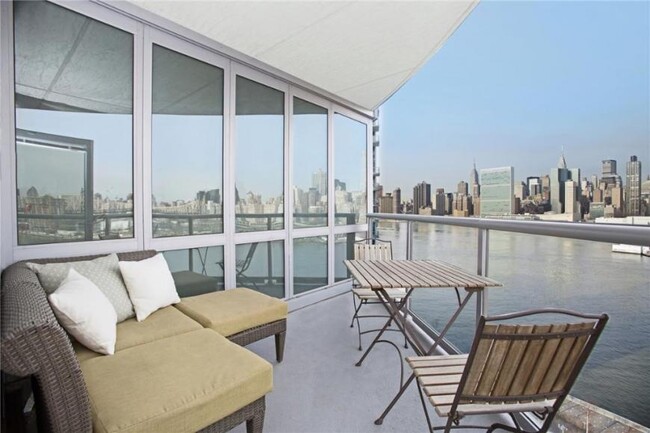 property at 4610 Center Blvd