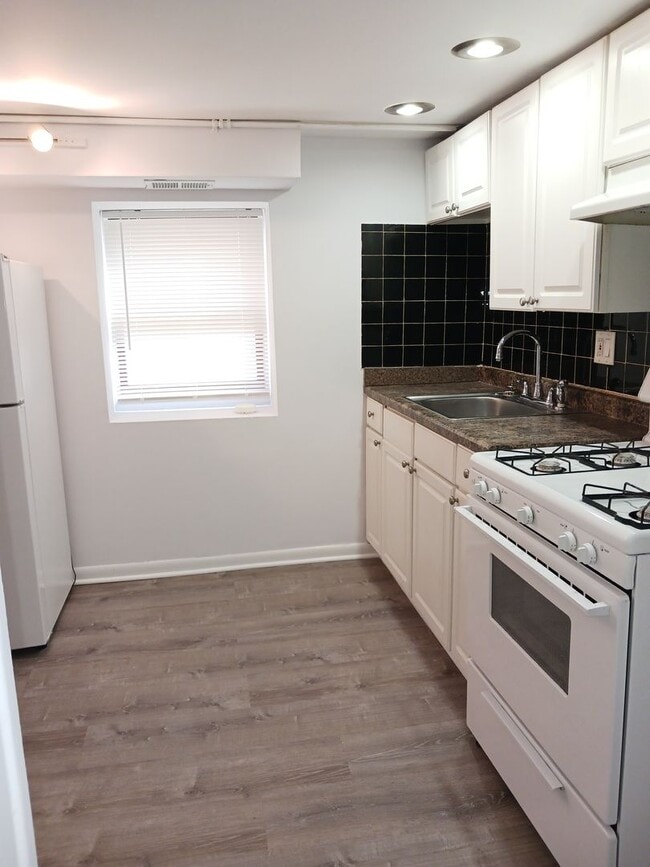 property at 2113 W Charleston St