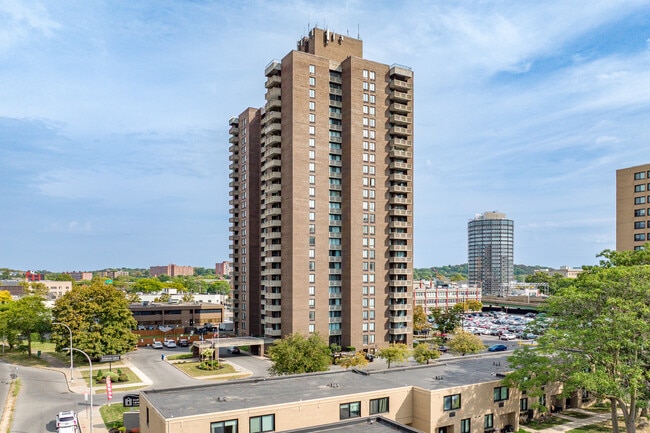 Jefferson Tower in Syracuse, NY - Foto de edificio - Building Photo