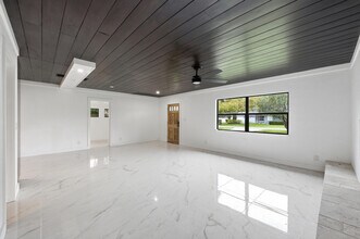 2529 Rainbow Dr in Fort Pierce, FL - Building Photo - Building Photo