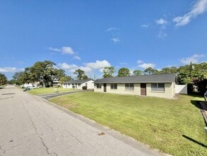 7073 Brentford Rd in Sarasota, FL - Building Photo - Building Photo