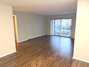 8701 W Foster Ave in Chicago, IL - Building Photo - Building Photo