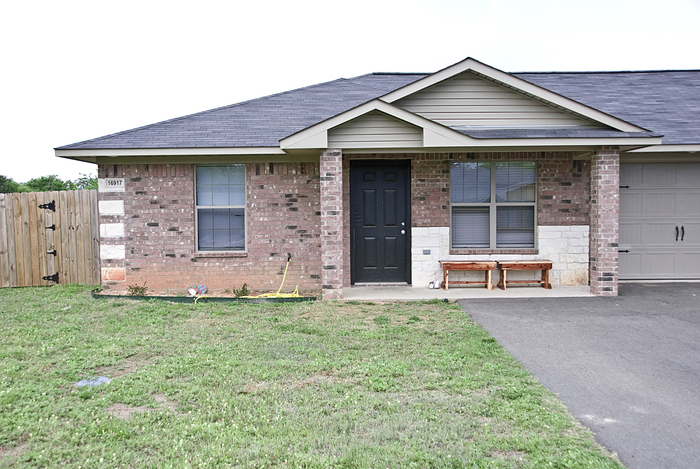 17023 Loring Ln in Lindale, TX - Building Photo