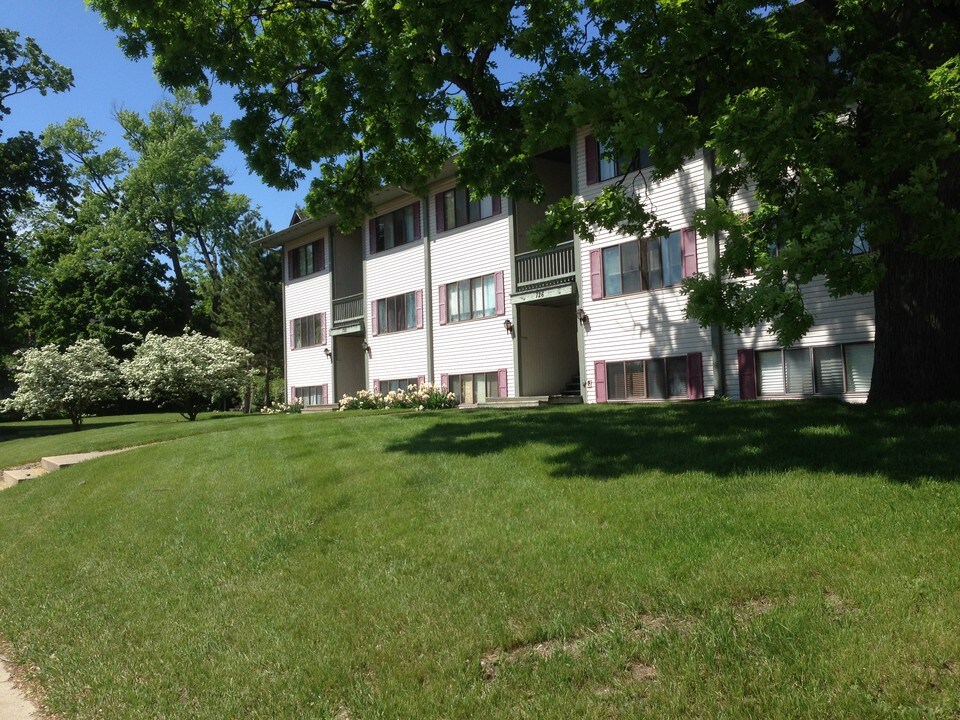 724 Grand Ave, Unit 301 in Waukegan, IL - Foto de edificio