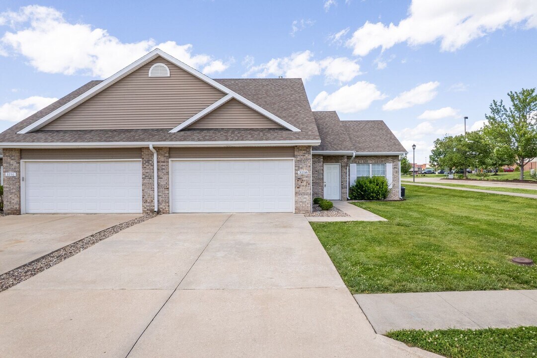 3256-3258-3258 Wind River Cir in Columbia, MO - Building Photo