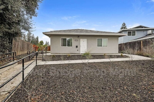 property at 2409 Cava Ct