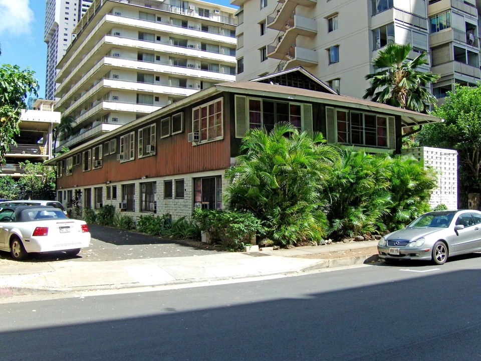 423 Kaiolu St in Honolulu, HI - Building Photo