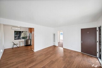 2458 Normandie Ave, Unit 2 in Los Angeles, CA - Building Photo - Building Photo