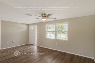 10801 Corinth St in Port Richey, FL - Foto de edificio - Building Photo