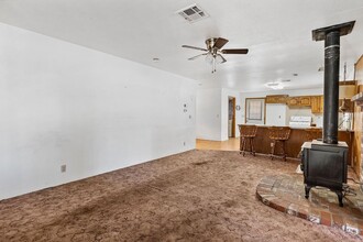 23632 N Dustin Rd in Acampo, CA - Building Photo - Interior Photo