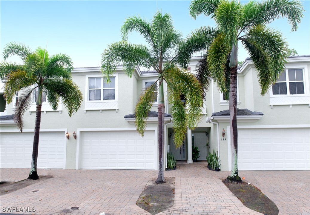 1395 Mariposa Cir in Naples, FL - Building Photo