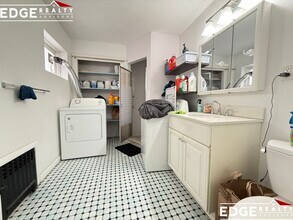 33 Saint Paul St, Unit 1 in Brookline, MA - Foto de edificio - Building Photo