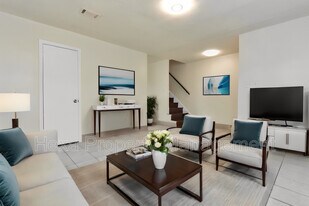 6607 Brittmoore Rd in Houston, TX - Building Photo