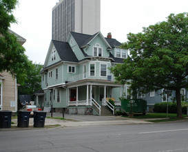 327 S Division St in Ann Arbor, MI - Building Photo - Building Photo